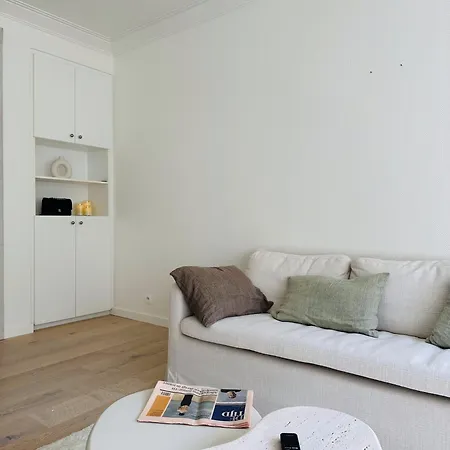 Appt Met Zijdelings Zeezicht